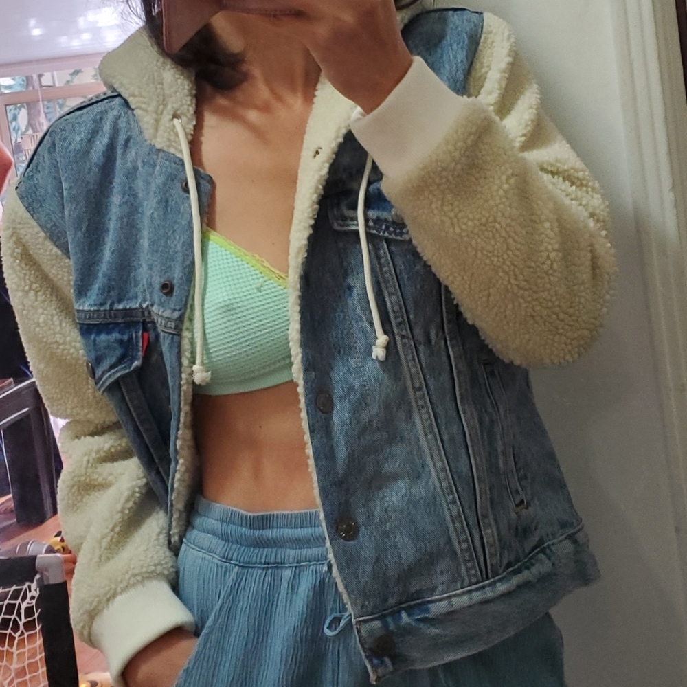 LEVI'S Ex-Boyfriend Sherpa Hooded Trucker Jacket